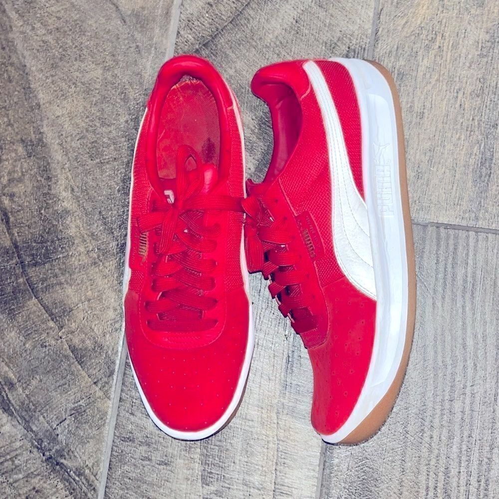 Vintage Puma low top sneakers